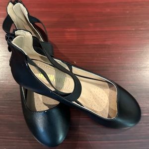 Dream Pairs Size 6 Black Flats